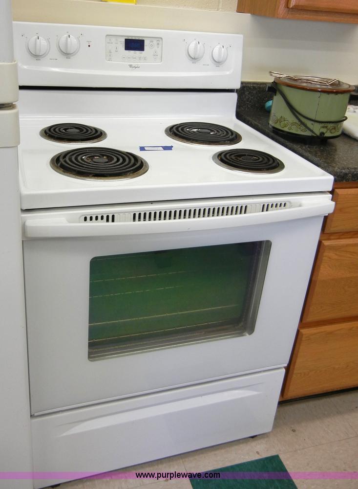 Maytag stove in Chapman, KS Item 2249 sold Purple Wave