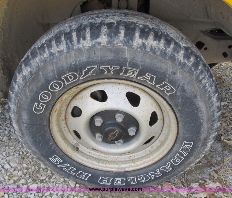 image for item 4016 2002 Chevrolet S-10 extended cab pickup truck