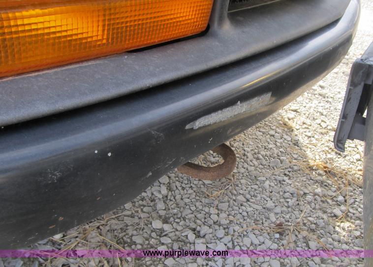 image for item 4016 2002 Chevrolet S-10 extended cab pickup truck