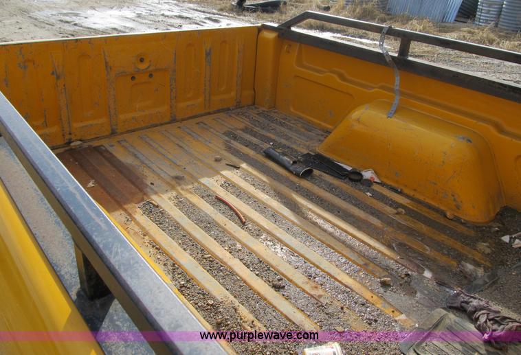 image for item 4016 2002 Chevrolet S-10 extended cab pickup truck