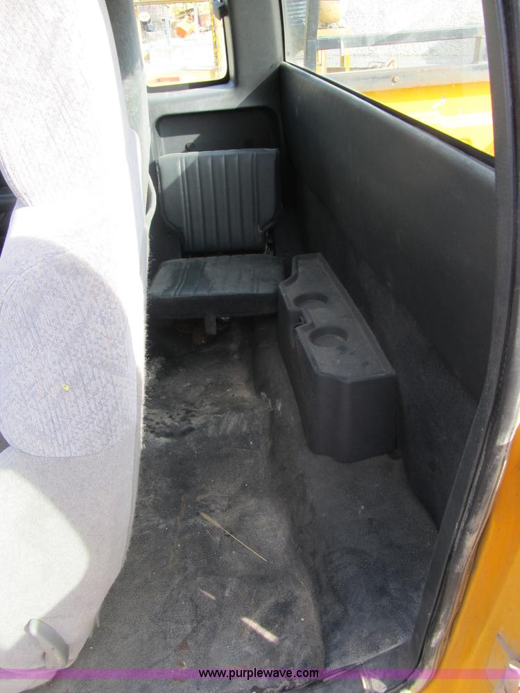 image for item 4016 2002 Chevrolet S-10 extended cab pickup truck