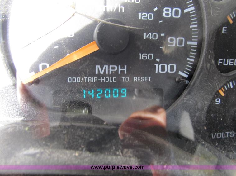 image for item 4016 2002 Chevrolet S-10 extended cab pickup truck