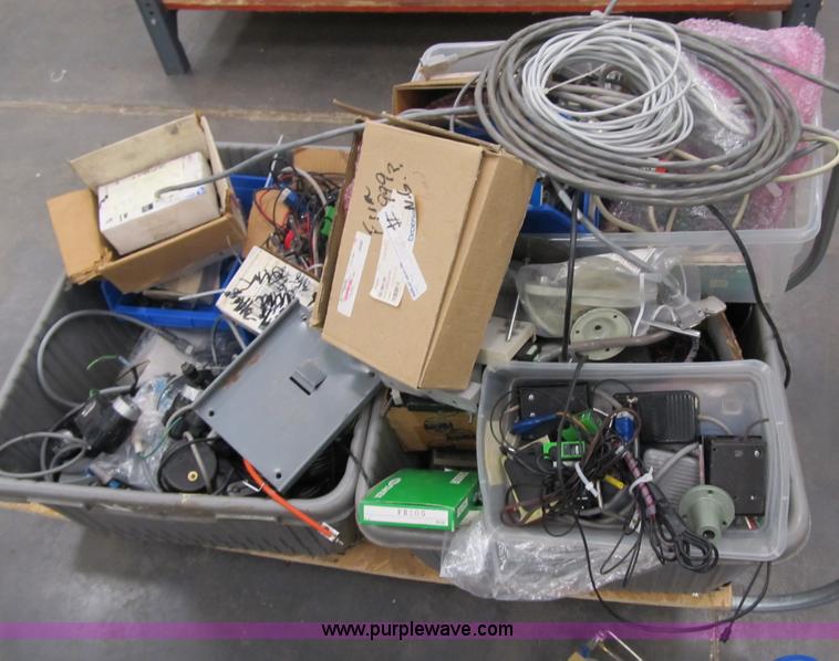 image for item 4038 Assorted electrical
