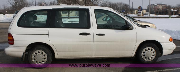 image for item 4770 1998 Ford Windstar mini van