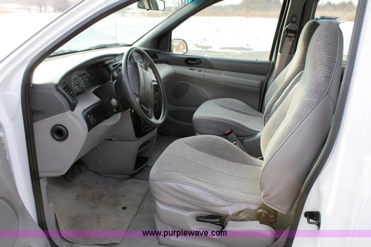 image for item 4770 1998 Ford Windstar mini van