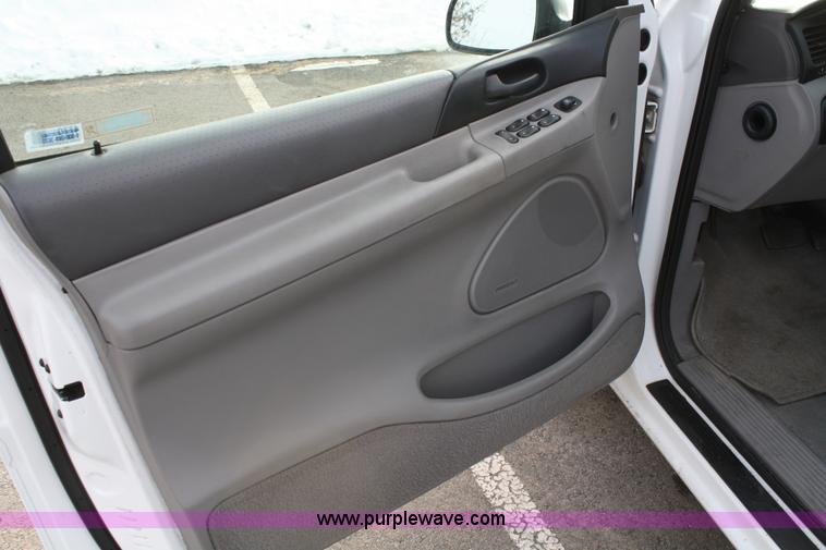 image for item 4770 1998 Ford Windstar mini van