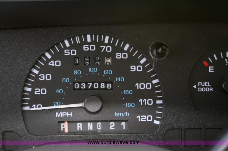 image for item 4770 1998 Ford Windstar mini van