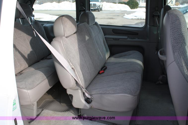 image for item 4770 1998 Ford Windstar mini van