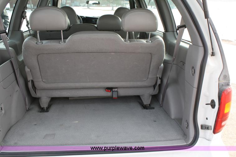 image for item 4770 1998 Ford Windstar mini van
