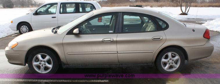 image for item 4771 2000 Ford Taurus SE