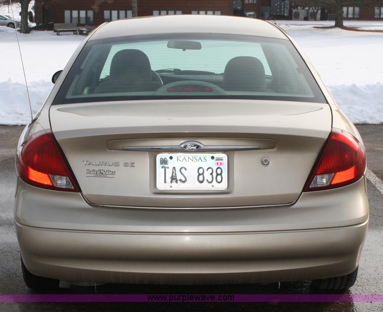 image for item 4771 2000 Ford Taurus SE