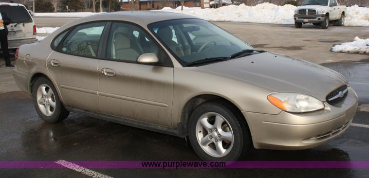 image for item 4771 2000 Ford Taurus SE