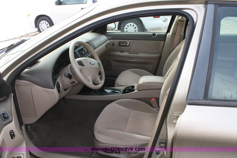 image for item 4771 2000 Ford Taurus SE