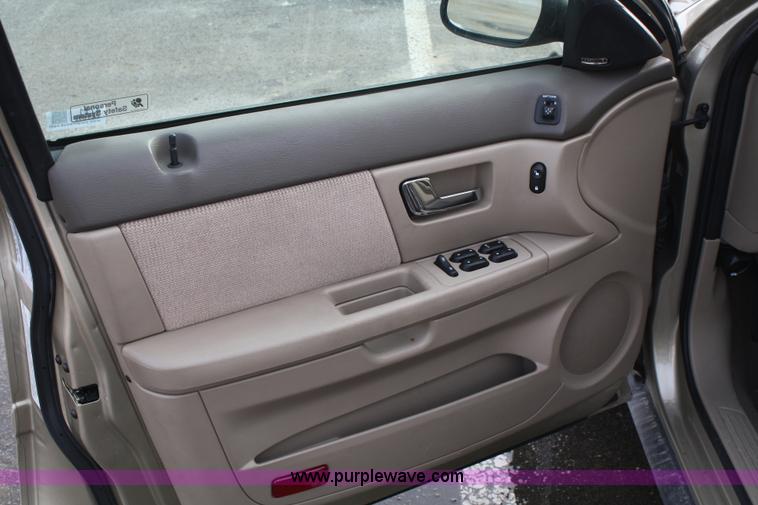 image for item 4771 2000 Ford Taurus SE