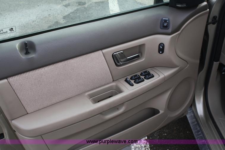 image for item 4771 2000 Ford Taurus SE