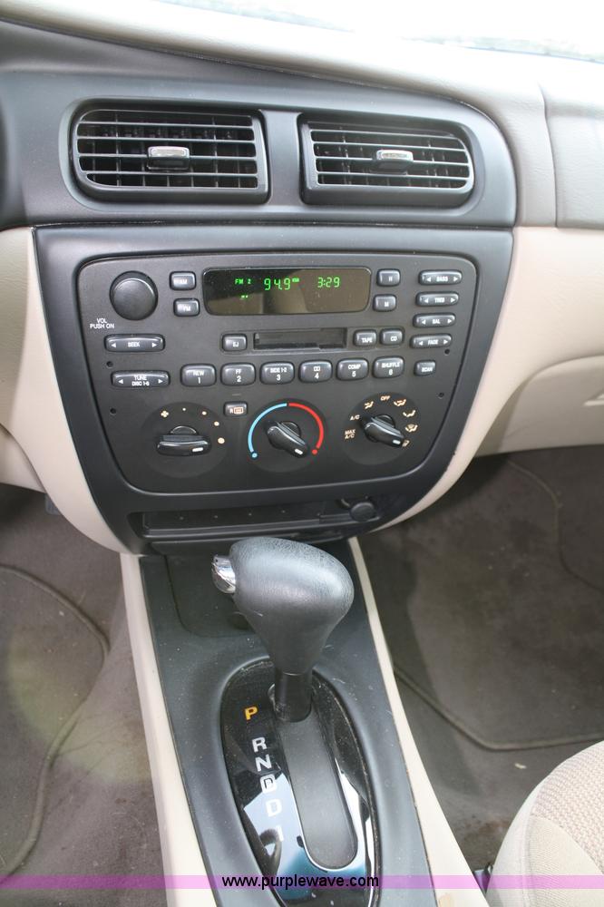 image for item 4771 2000 Ford Taurus SE