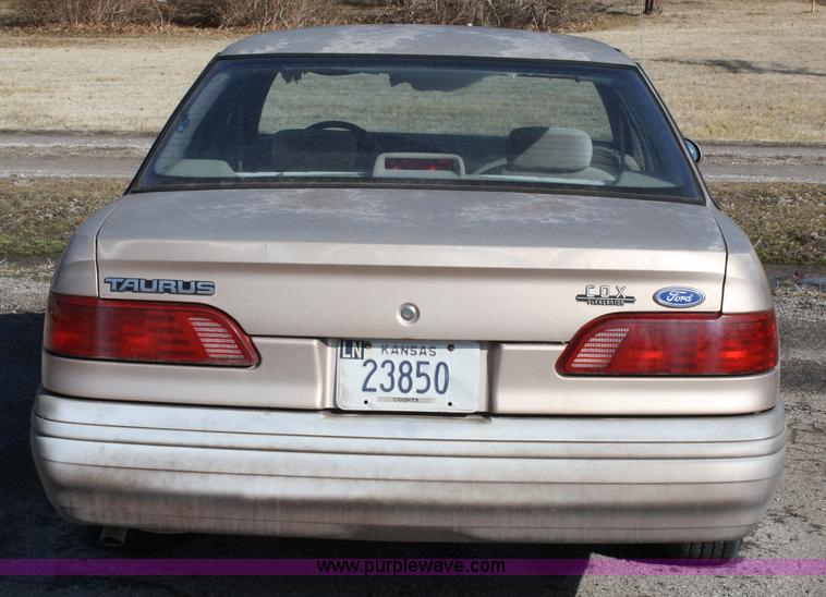 image for item 4980 1992 Ford Taurus GL