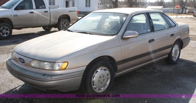 image for item 4980 1992 Ford Taurus GL