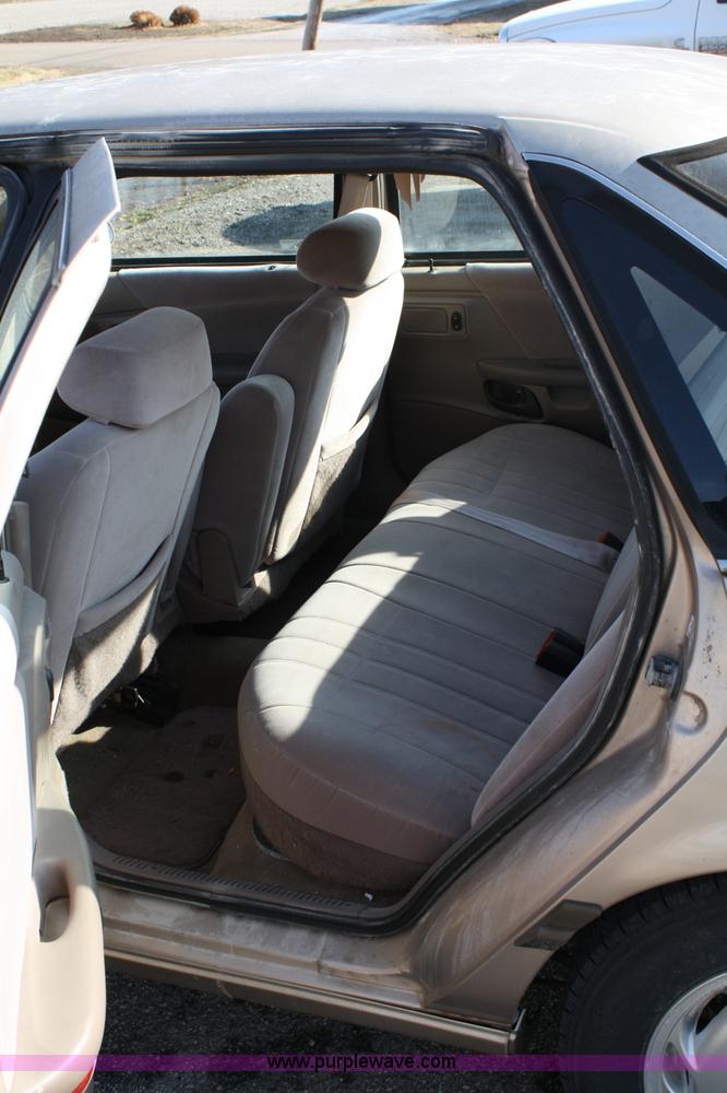 image for item 4980 1992 Ford Taurus GL