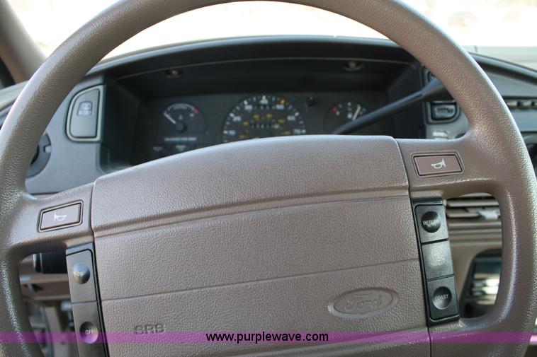 image for item 4980 1992 Ford Taurus GL