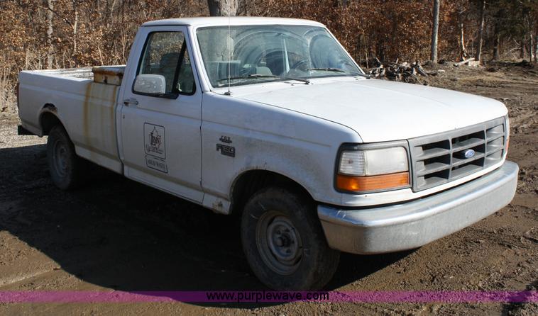 image for item 4982 1995 Ford F150 XL pickup truck