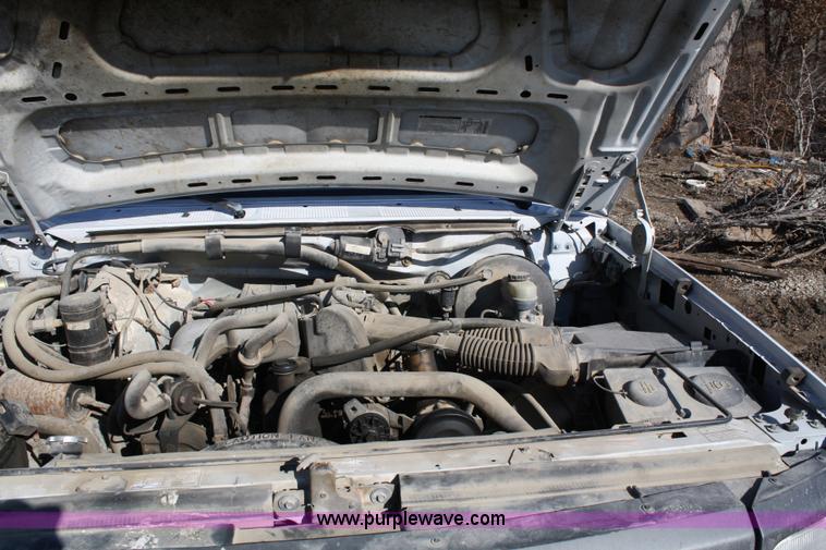 image for item 4982 1995 Ford F150 XL pickup truck