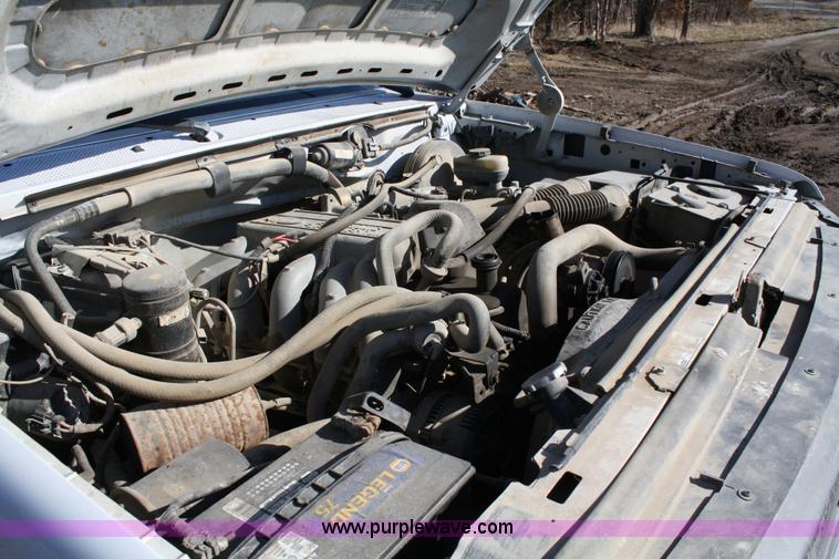 image for item 4982 1995 Ford F150 XL pickup truck