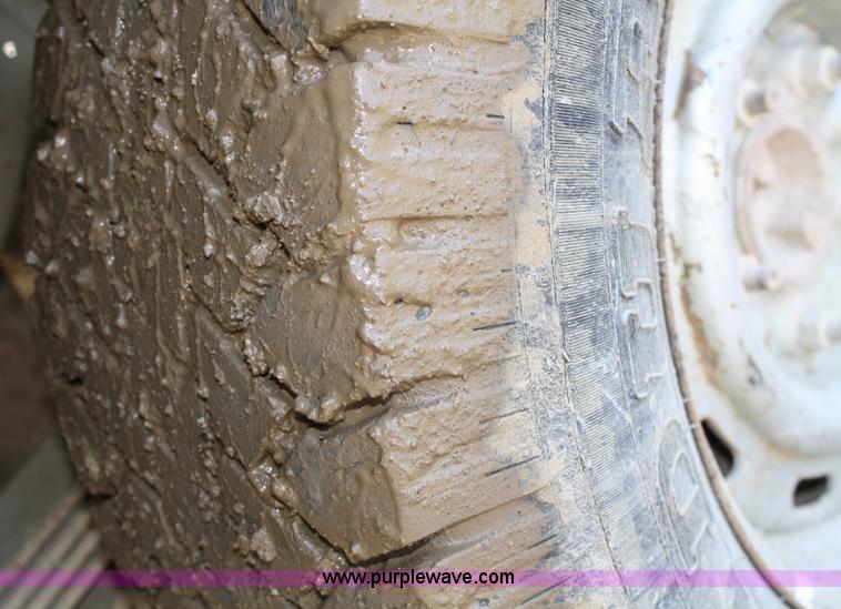 image for item 4982 1995 Ford F150 XL pickup truck