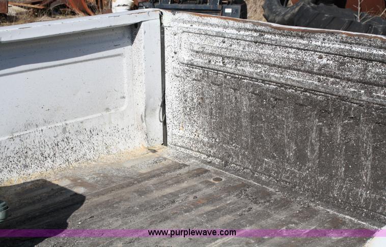 image for item 4982 1995 Ford F150 XL pickup truck