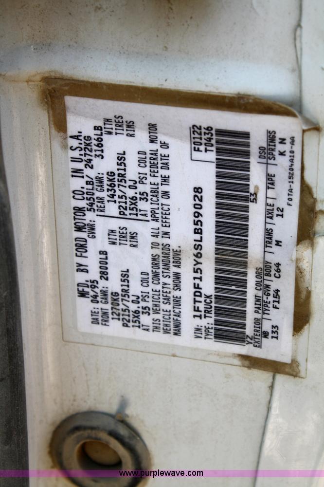 image for item 4982 1995 Ford F150 XL pickup truck