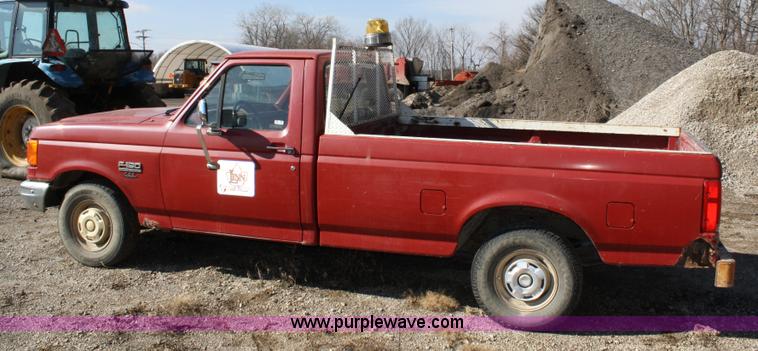image for item 4983 1991 Ford F150 Custom pickup truck