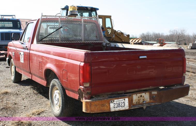 image for item 4983 1991 Ford F150 Custom pickup truck