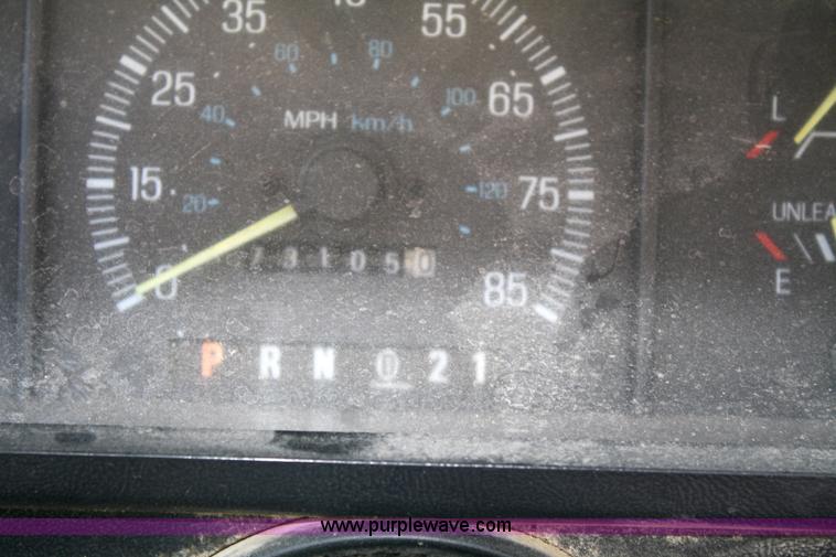 image for item 4983 1991 Ford F150 Custom pickup truck