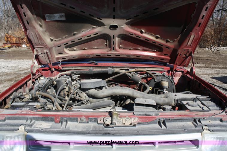 image for item 4983 1991 Ford F150 Custom pickup truck