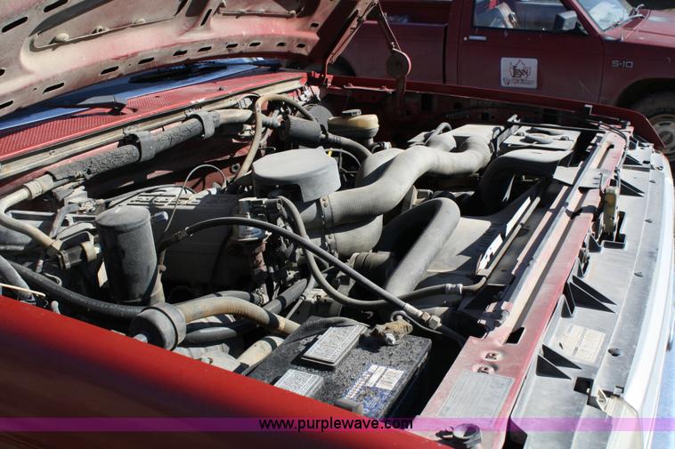 image for item 4983 1991 Ford F150 Custom pickup truck