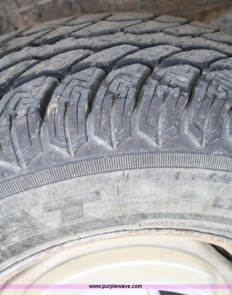 image for item 4983 1991 Ford F150 Custom pickup truck