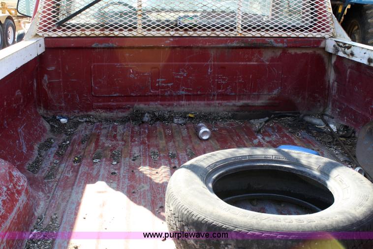 image for item 4983 1991 Ford F150 Custom pickup truck