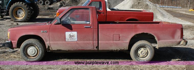 image for item 4984 1984 Chevrolet S-10 pickup truck