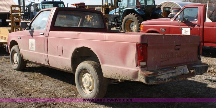 image for item 4984 1984 Chevrolet S-10 pickup truck
