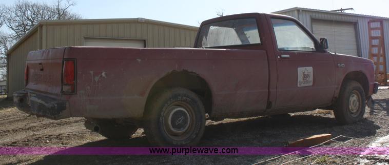image for item 4984 1984 Chevrolet S-10 pickup truck