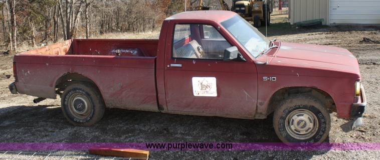 image for item 4984 1984 Chevrolet S-10 pickup truck