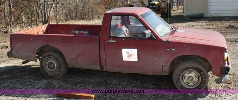 image for item 4984 1984 Chevrolet S-10 pickup truck