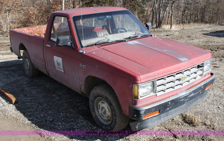 image for item 4984 1984 Chevrolet S-10 pickup truck