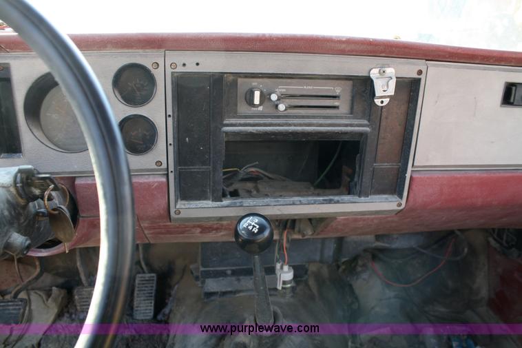 image for item 4984 1984 Chevrolet S-10 pickup truck