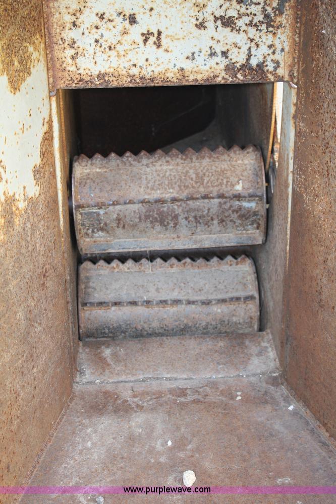 image for item 4986 Olathe Manufacturing 984 wood chipper