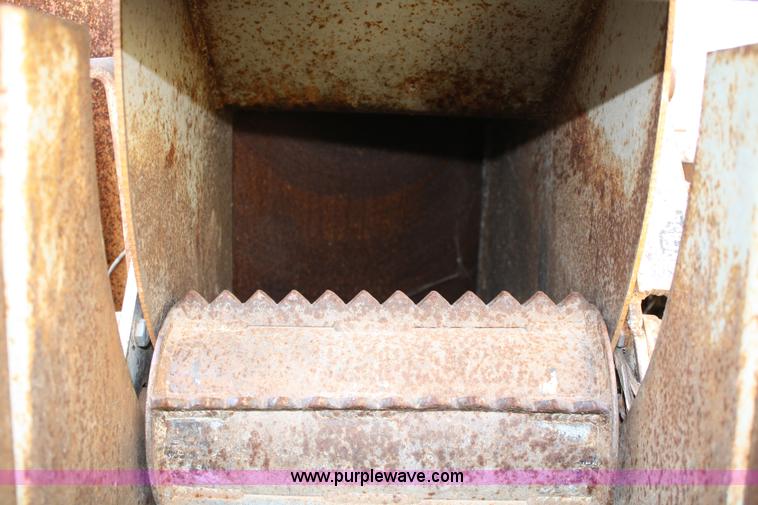 image for item 4986 Olathe Manufacturing 984 wood chipper