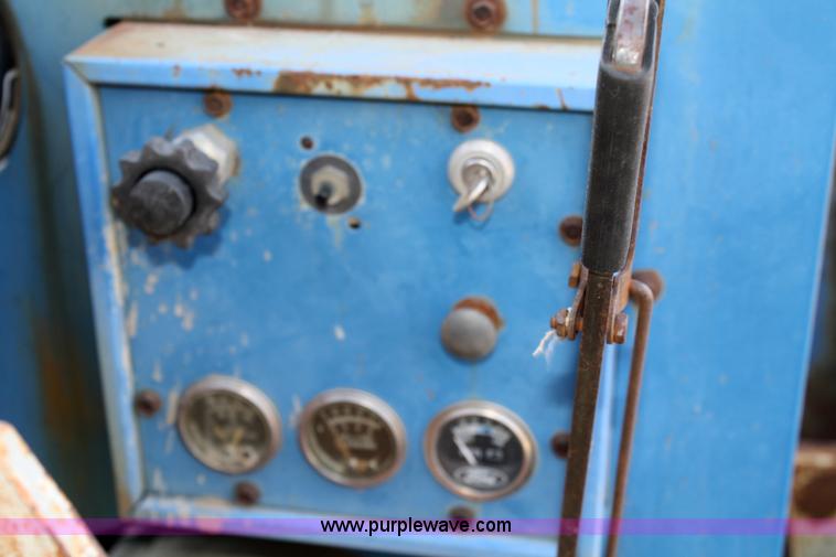 image for item 4986 Olathe Manufacturing 984 wood chipper