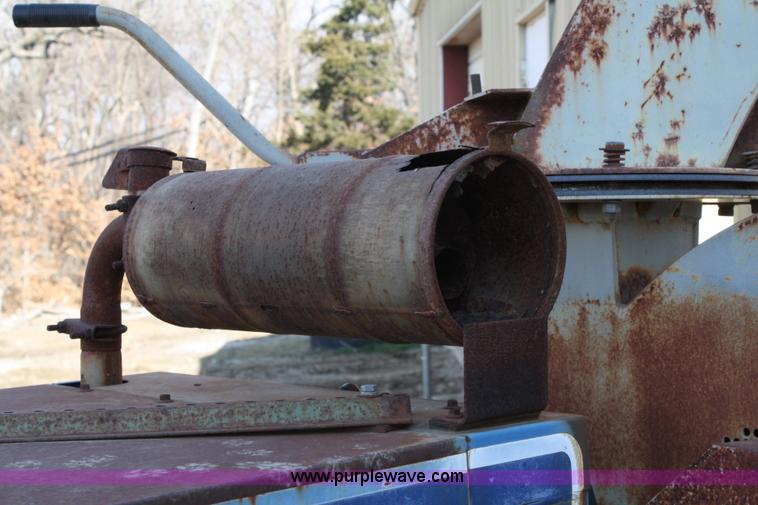 image for item 4986 Olathe Manufacturing 984 wood chipper