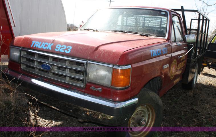 image for item 4989 1988 Ford F250 pickup truck