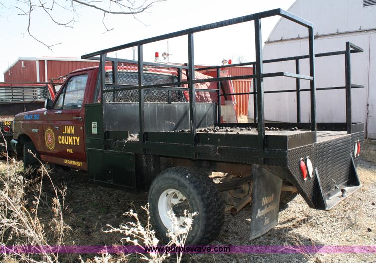 image for item 4989 1988 Ford F250 pickup truck